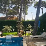 Poolside Elsa Appartement