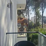 Poolside Elsa Golem (Tirana)