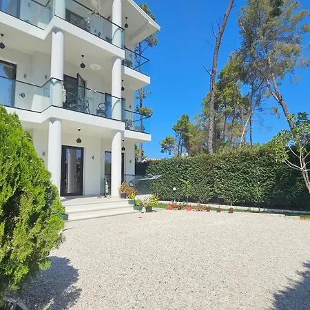 Poolside Apartments Villa Elsa Golem Lejlighed