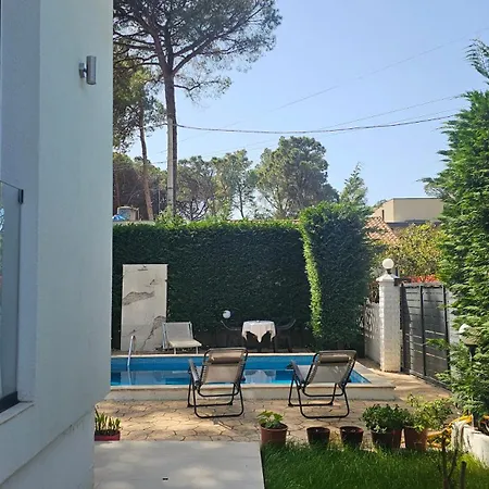 Poolside Elsa * Голем