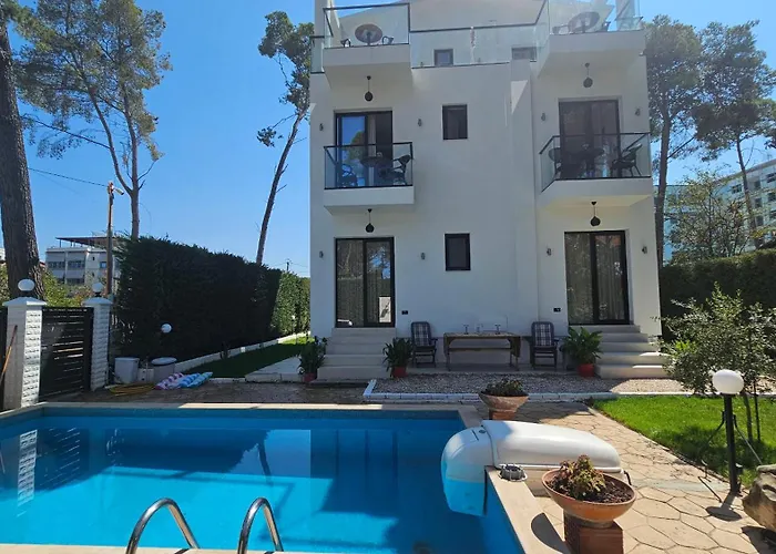 Poolside Villa Elsa Golem