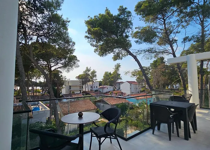 Appartamento Poolside Villa Elsa Golem