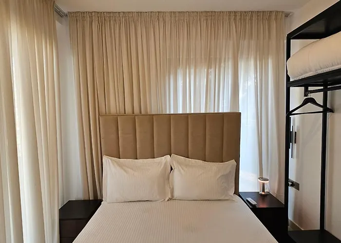 Poolside Villa Elsa Golem