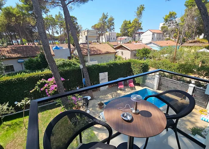 Appartamento Poolside Villa Elsa Golem