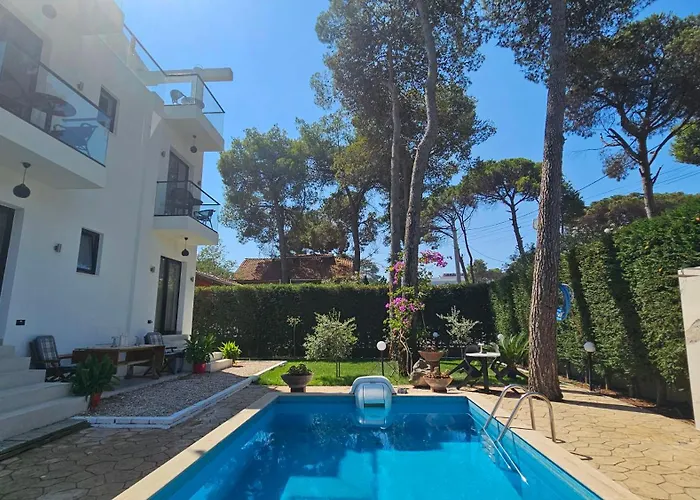 Poolside Villa Elsa Golem Appartamento *