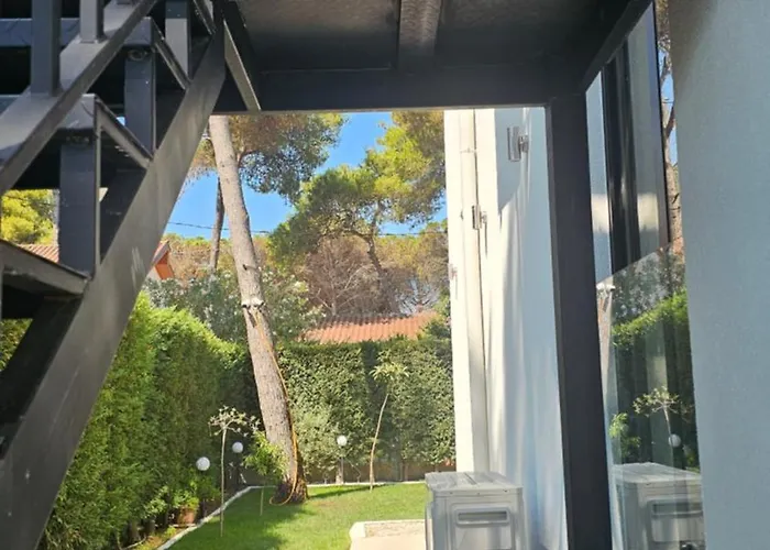 Poolside Villa Elsa Golem