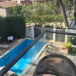 Poolside Elsa Apartment *