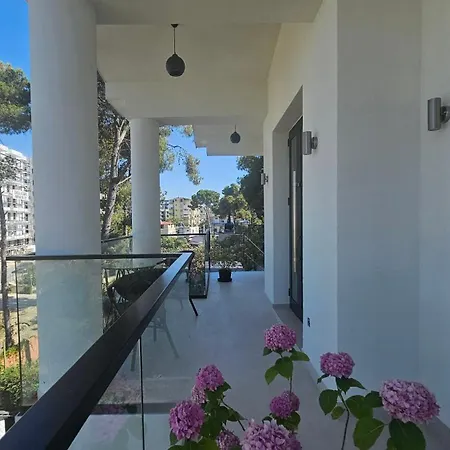 Апартаменты White Pine With Pool