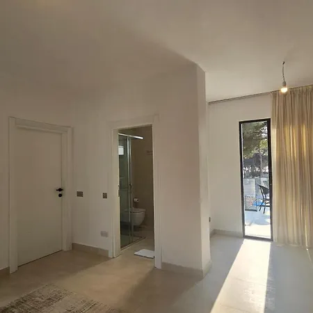 Poolside Apartments Villa Elsa Golem