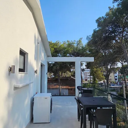 公寓 Poolside Apartments Villa Elsa Golem 格勒姆