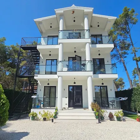 Poolside Apartments Villa Elsa Golem 格勒姆