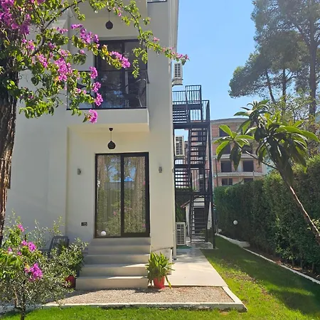 Poolside Apartments Villa Elsa Golem