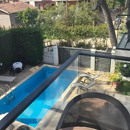 Poolside Elsa Apartman *