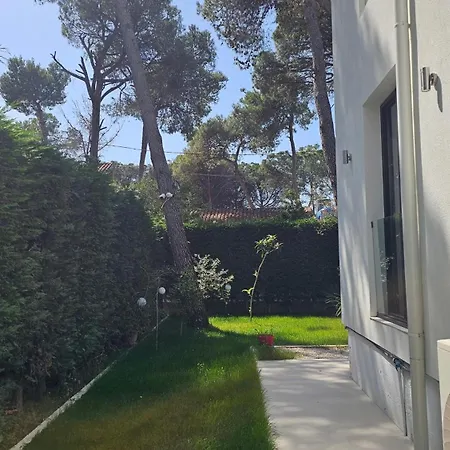 Apartament Poolside Elsa *