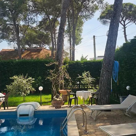 Poolside Elsa Apartman