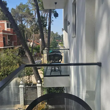 Apartman Poolside Elsa