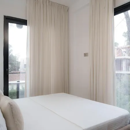 Poolside Elsa Apartman