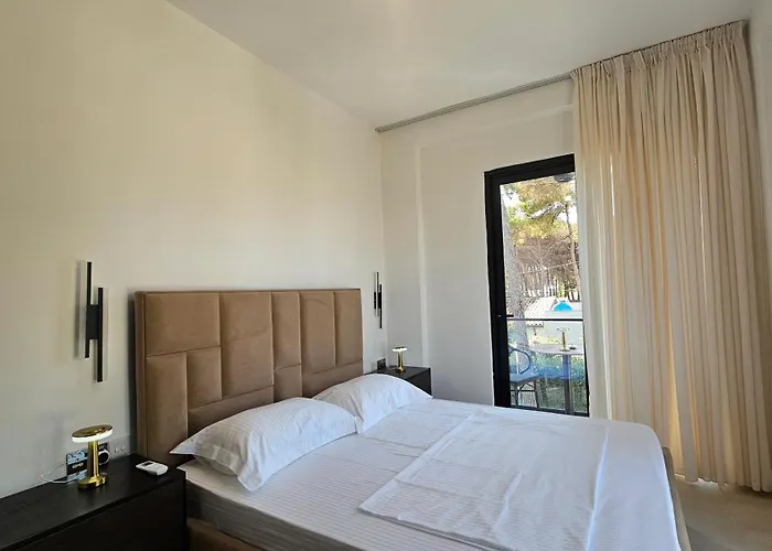 Poolside Apartments Villa Elsa Golem