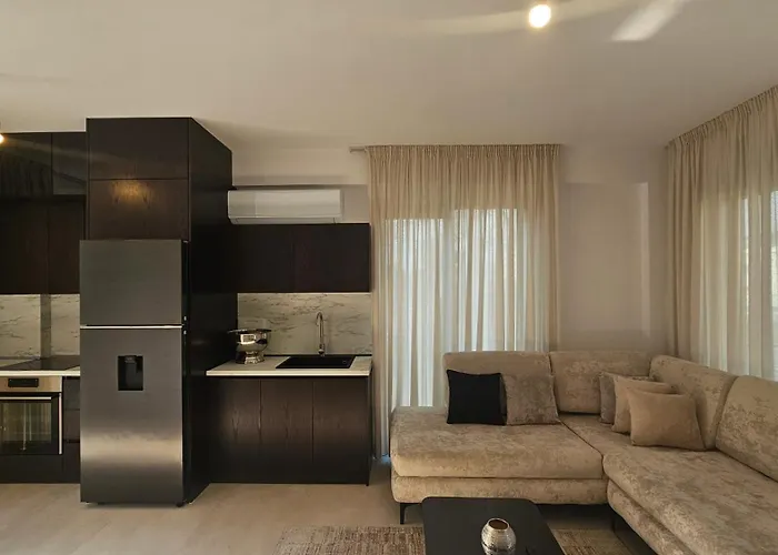 Poolside Apartments Villa Elsa Golem