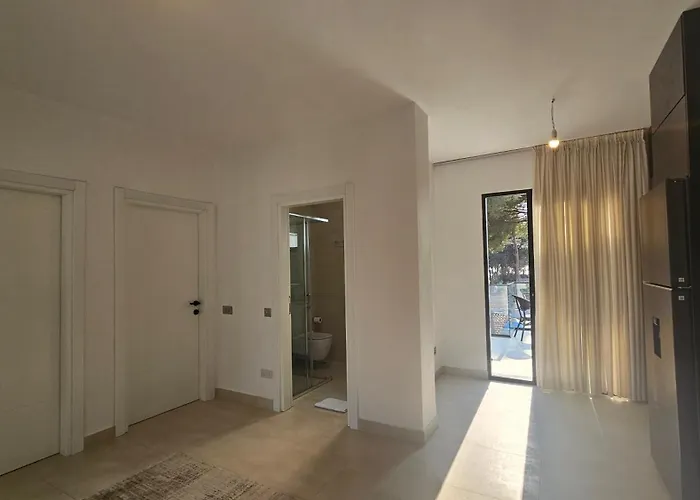 Poolside Apartments Villa Elsa Golem