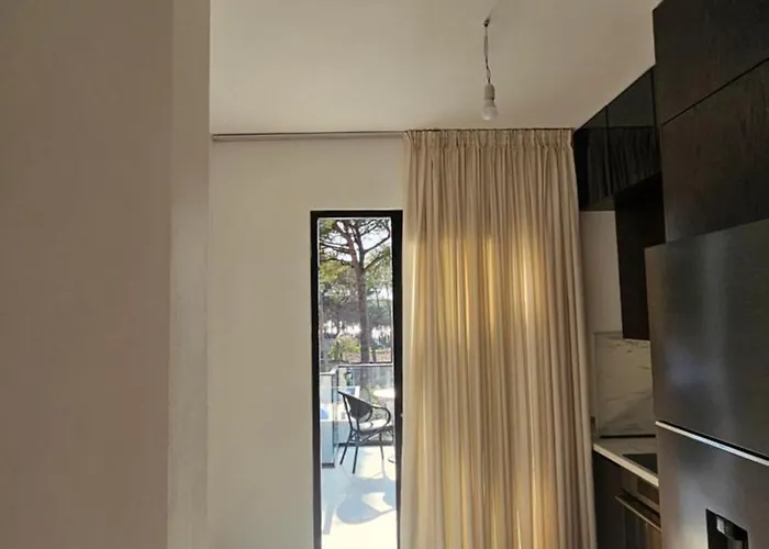 Poolside Apartments Villa Elsa Golem