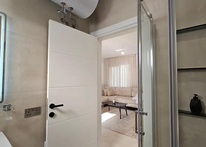 公寓 Poolside Apartments Villa Elsa Golem 格勒姆