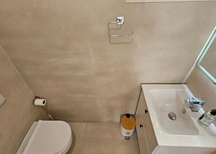 Poolside Apartments Villa Elsa Golem *