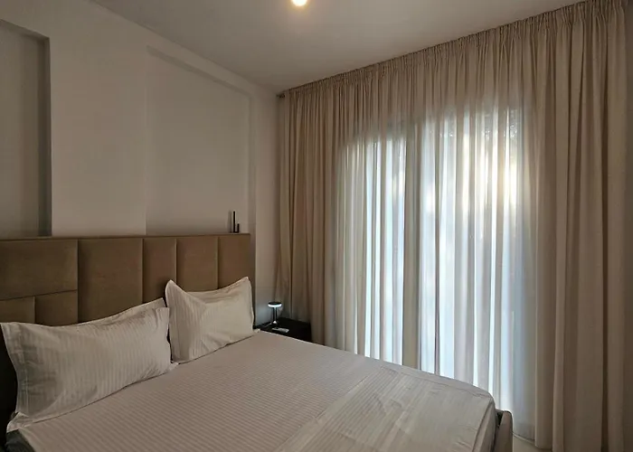 Poolside Apartments Villa Elsa Golem 公寓 *