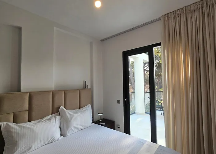 Poolside Apartments Villa Elsa Golem 公寓