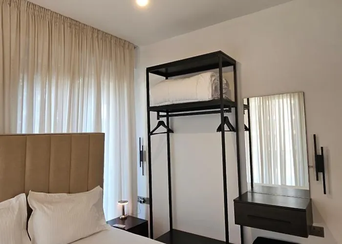 Poolside Apartments Villa Elsa Golem *