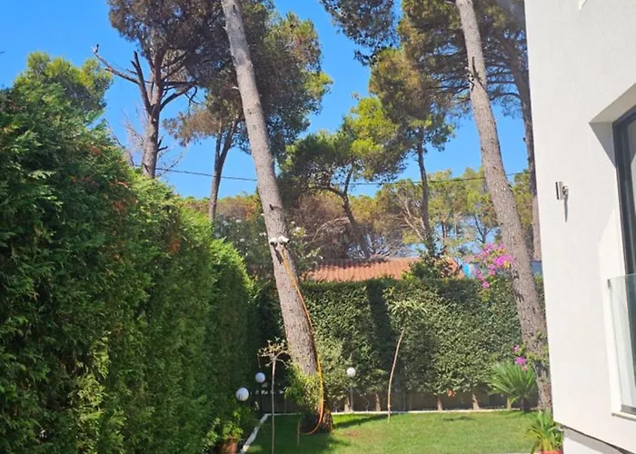 Poolside Apartments Villa Elsa Golem 公寓 格勒姆