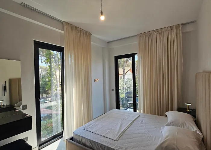 Poolside Apartments Villa Elsa Golem 公寓 格勒姆