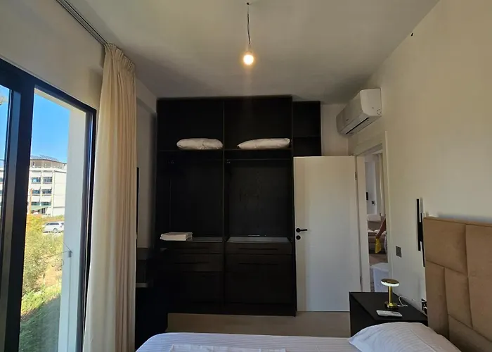 Poolside Apartments Villa Elsa Golem *